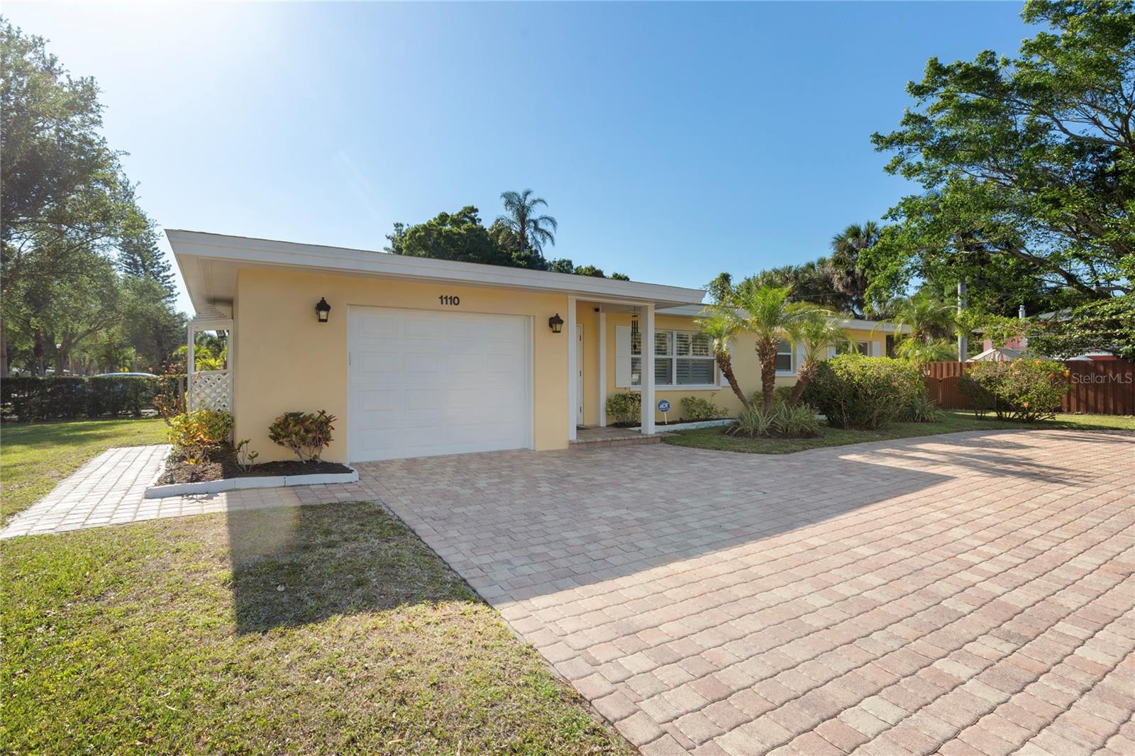 1110 VARONA, BELLEAIR, FL, 33756