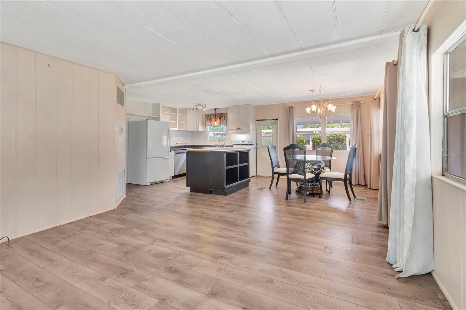 1123 FOREST LN, TAVARES, FL, 32778