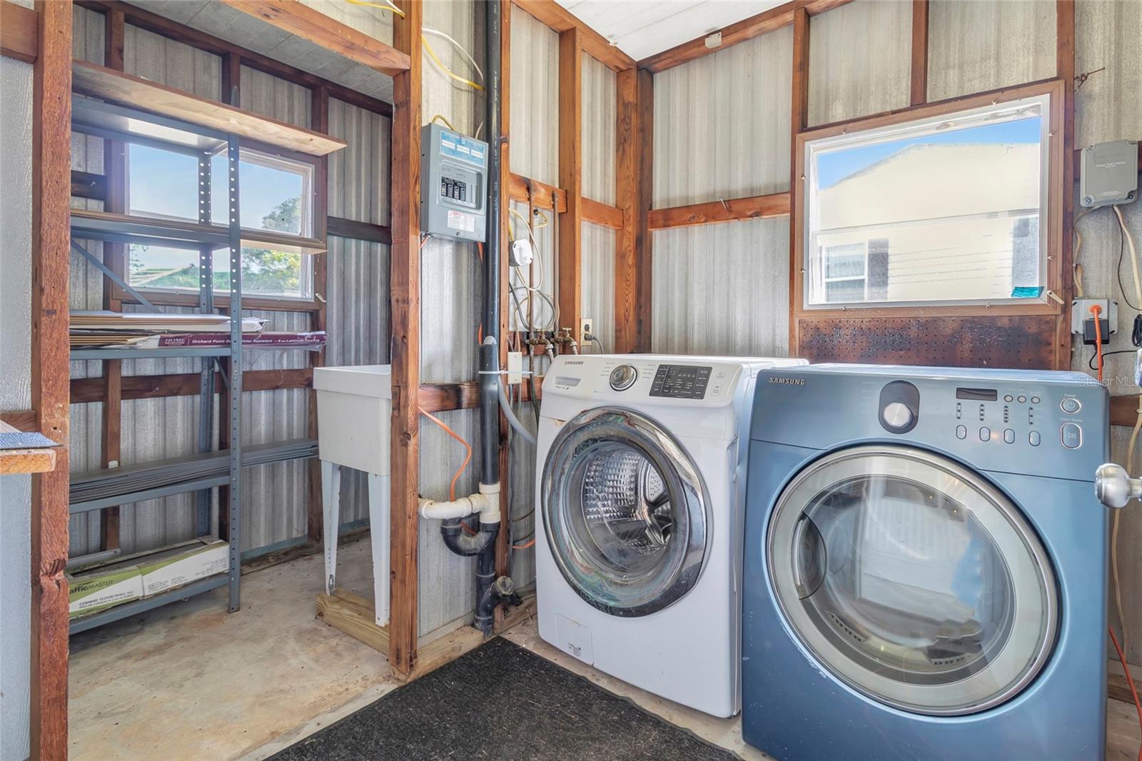 1123 FOREST LN, TAVARES, FL, 32778