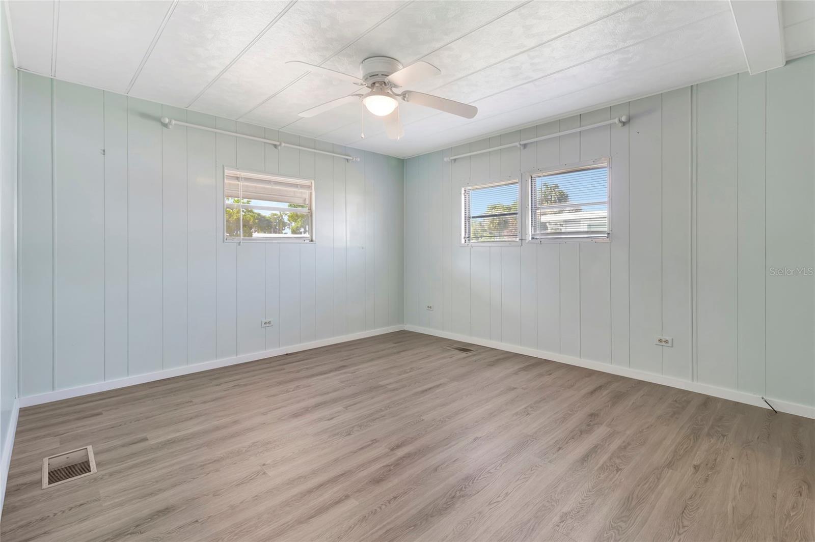 1123 FOREST LN, TAVARES, FL, 32778