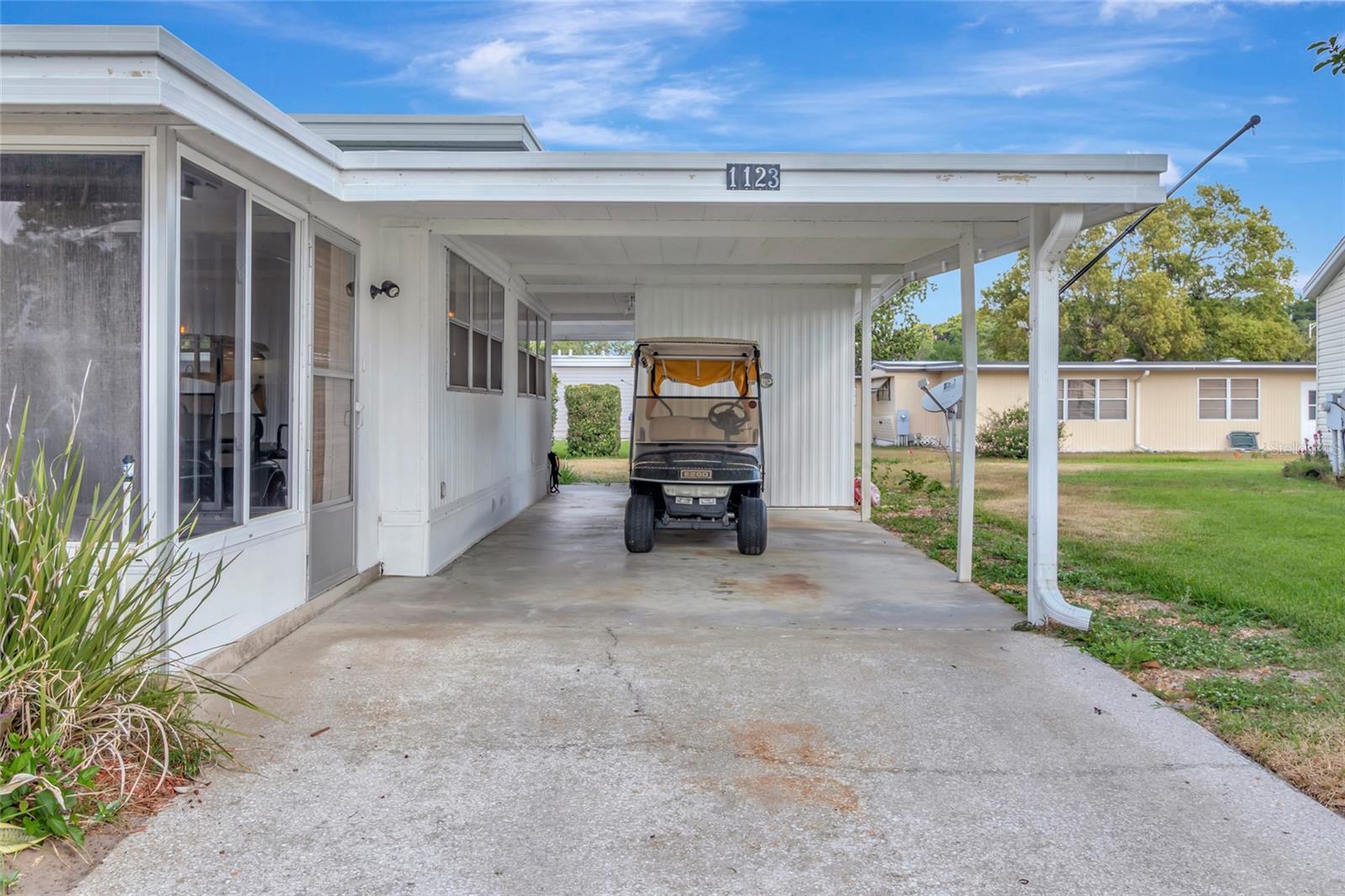 1123 FOREST LN, TAVARES, FL, 32778