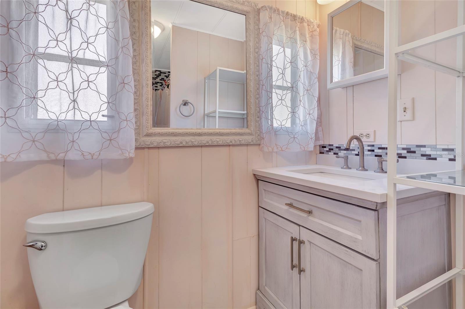 1123 FOREST LN, TAVARES, FL, 32778