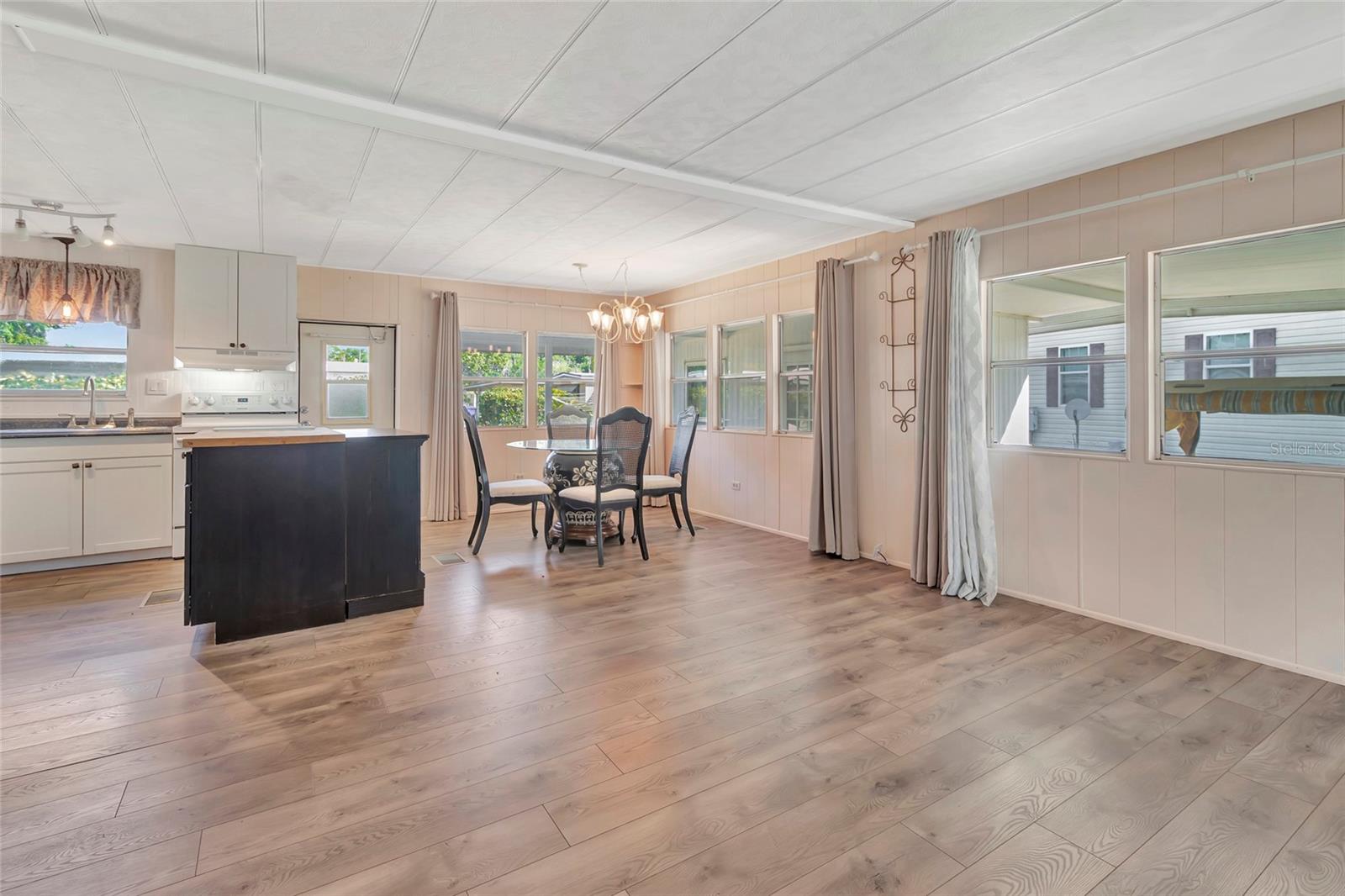 1123 FOREST LN, TAVARES, FL, 32778