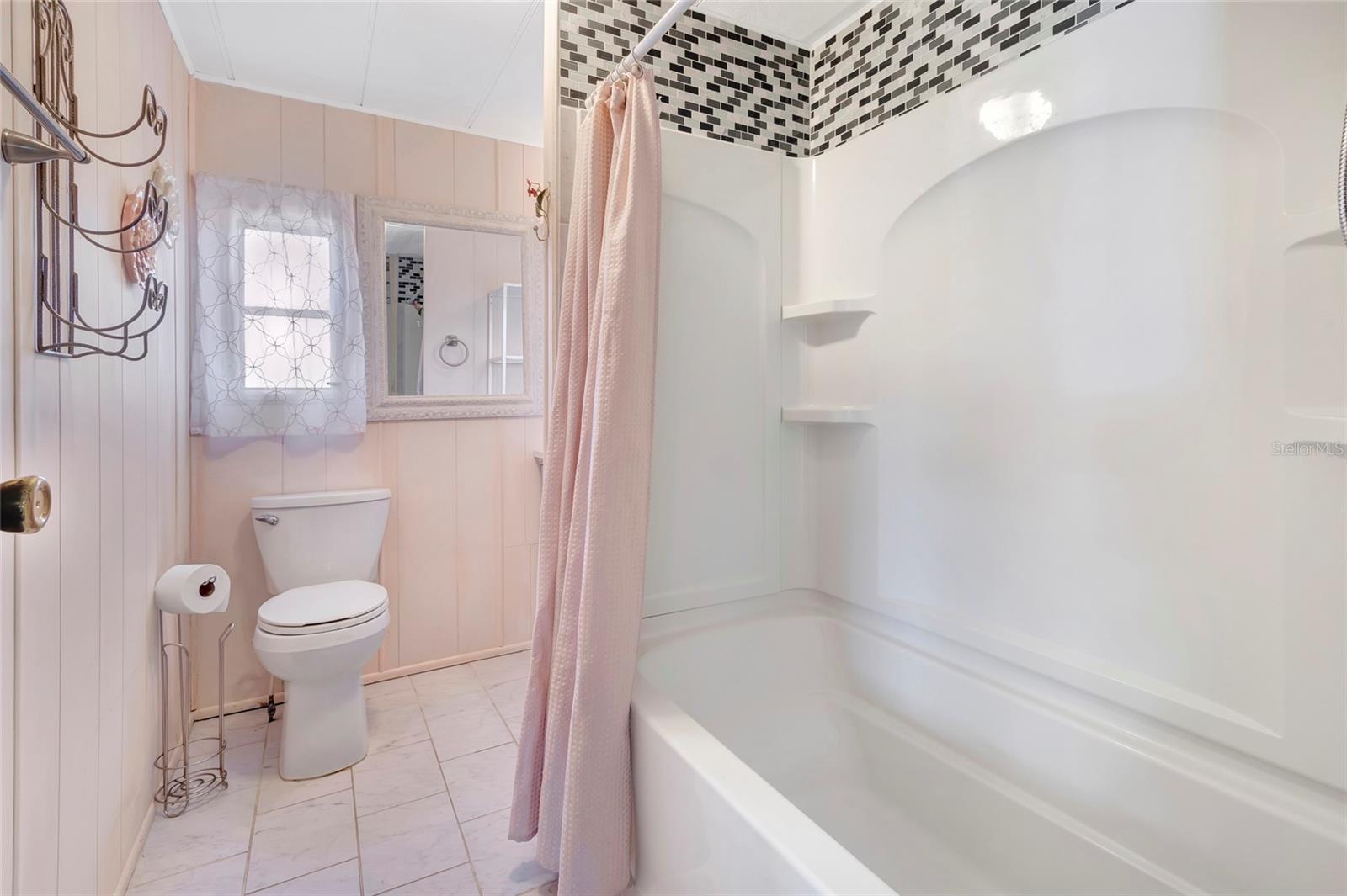 1123 FOREST LN, TAVARES, FL, 32778