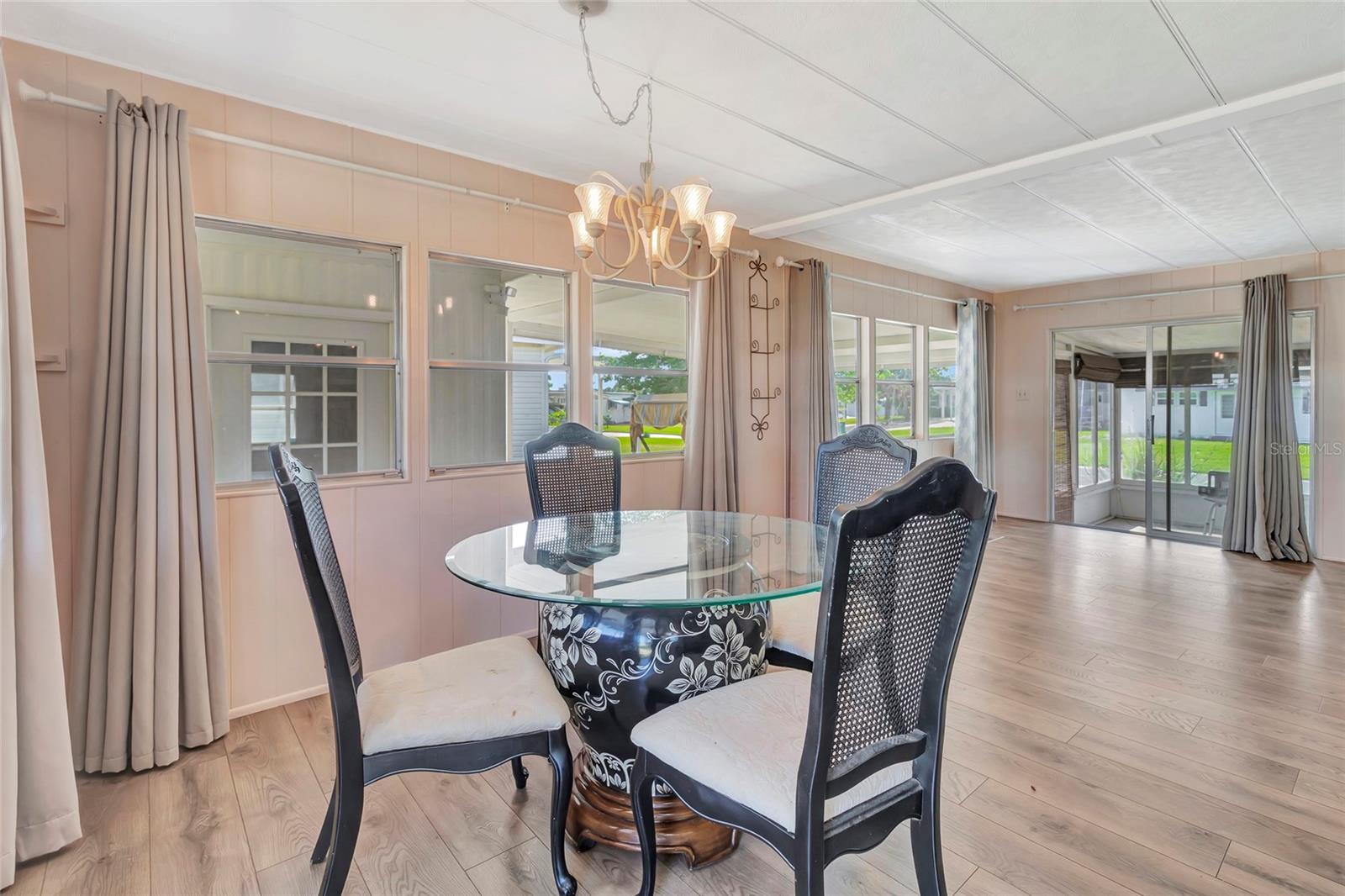 1123 FOREST LN, TAVARES, FL, 32778