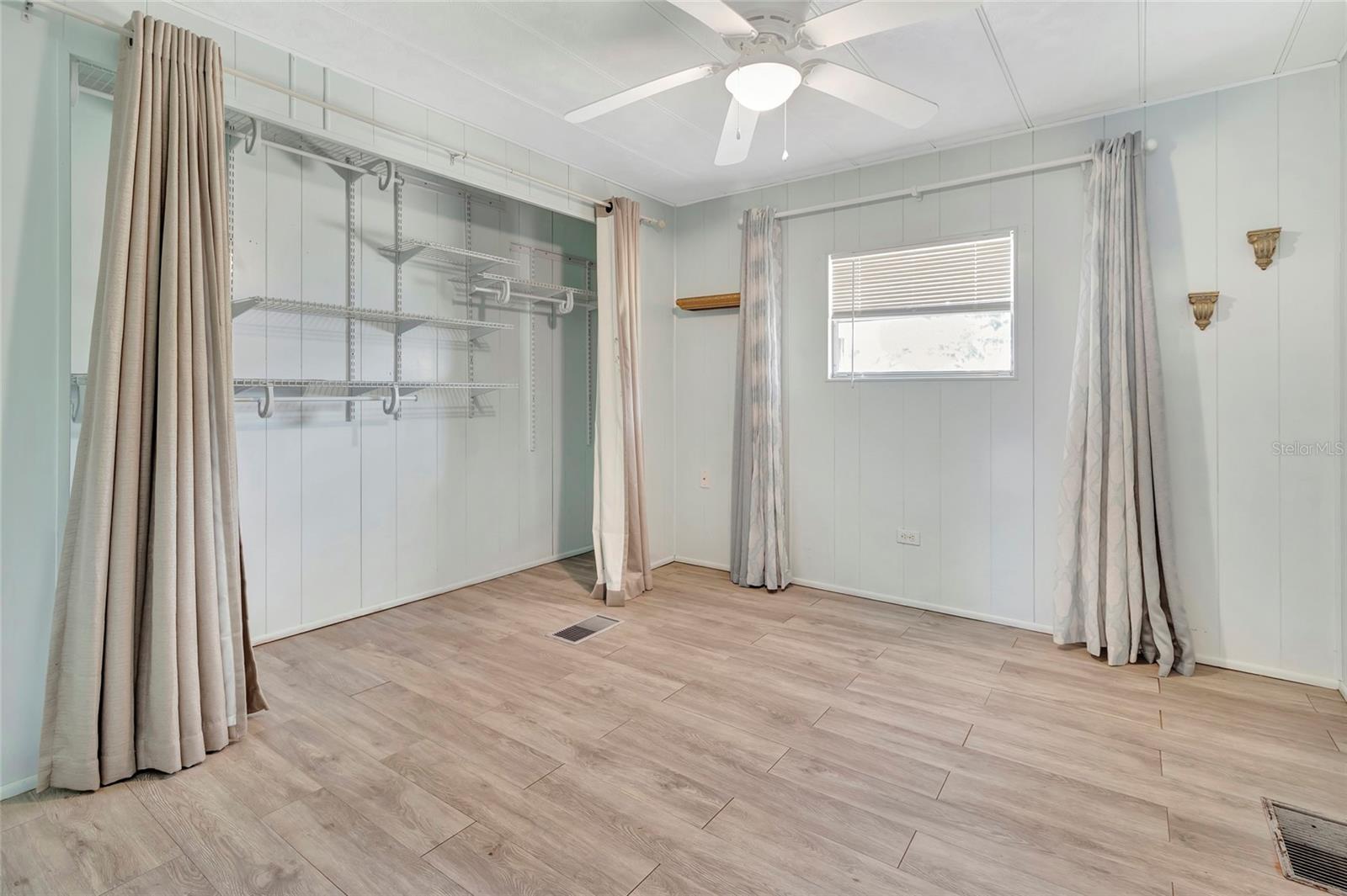 1123 FOREST LN, TAVARES, FL, 32778