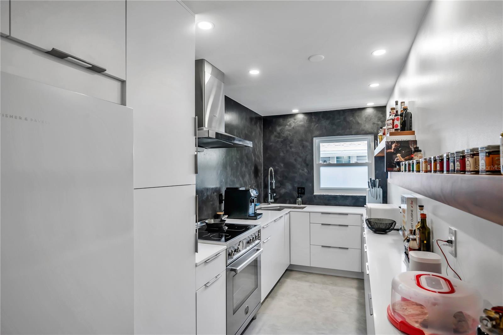 224 6TH AVE N #13, ST PETERSBURG, FL, 33701