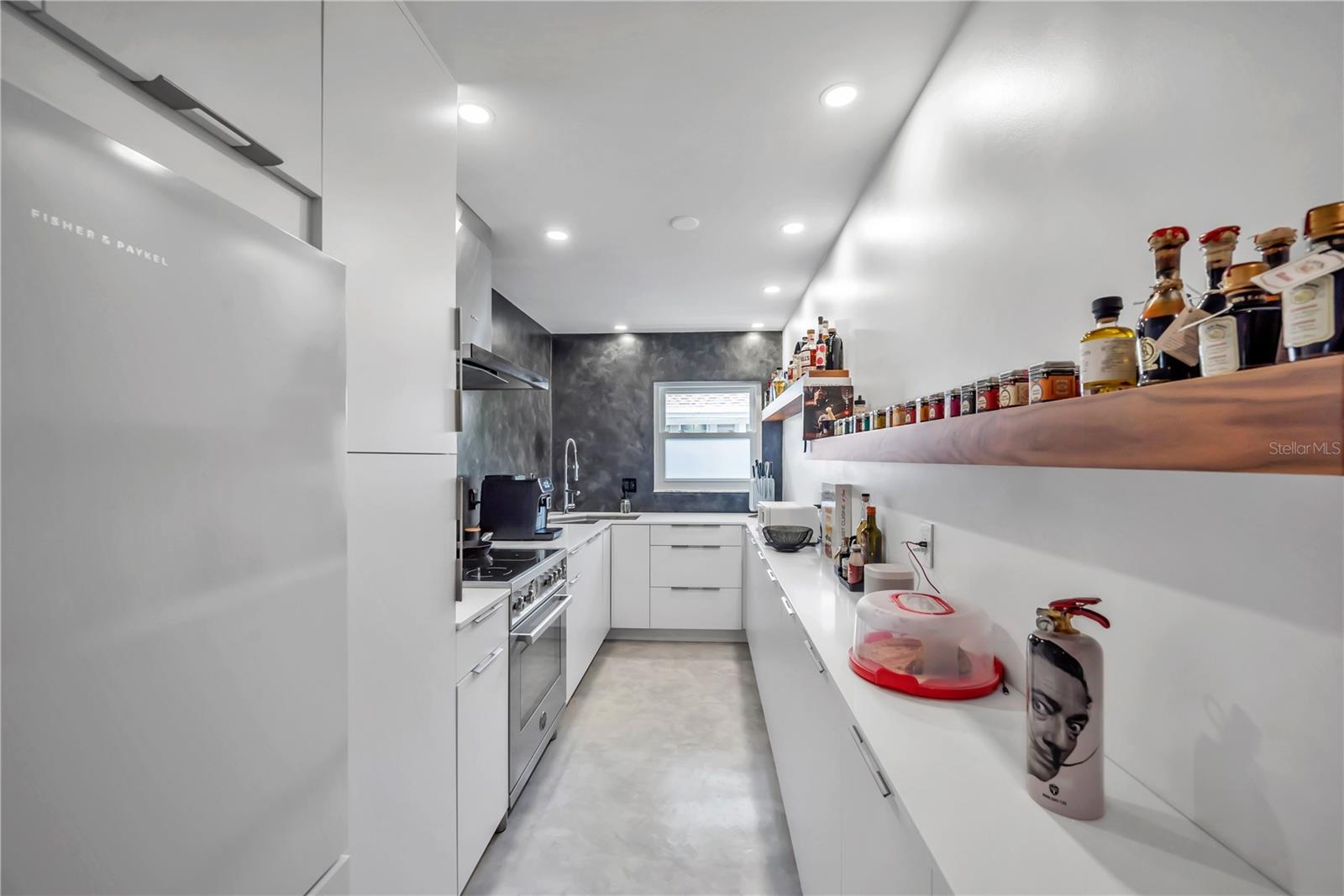 224 6TH AVE N #13, ST PETERSBURG, FL, 33701