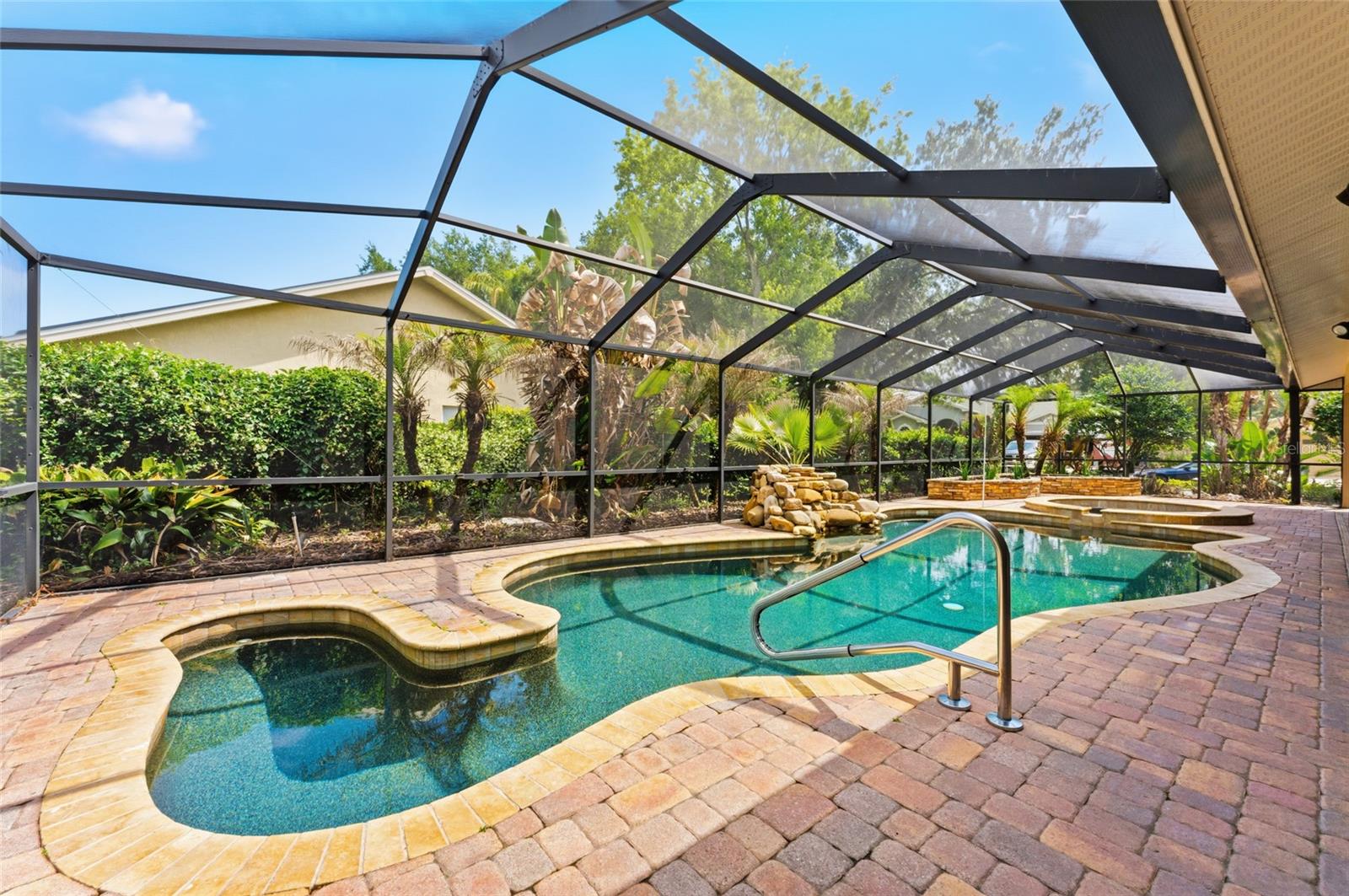 8701 TANTALLON CIR, TAMPA, FL, 33647
