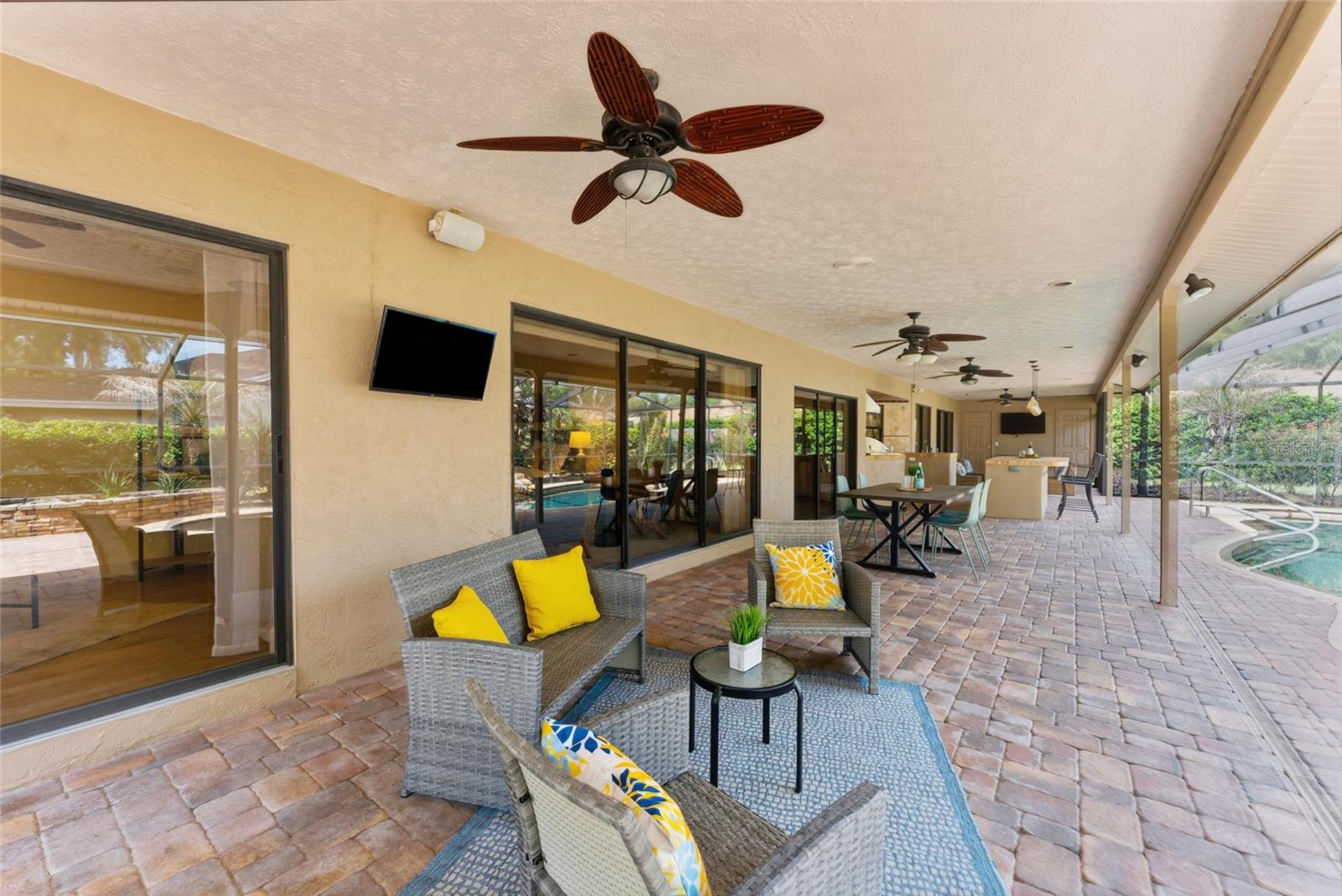 8701 TANTALLON CIR, TAMPA, FL, 33647
