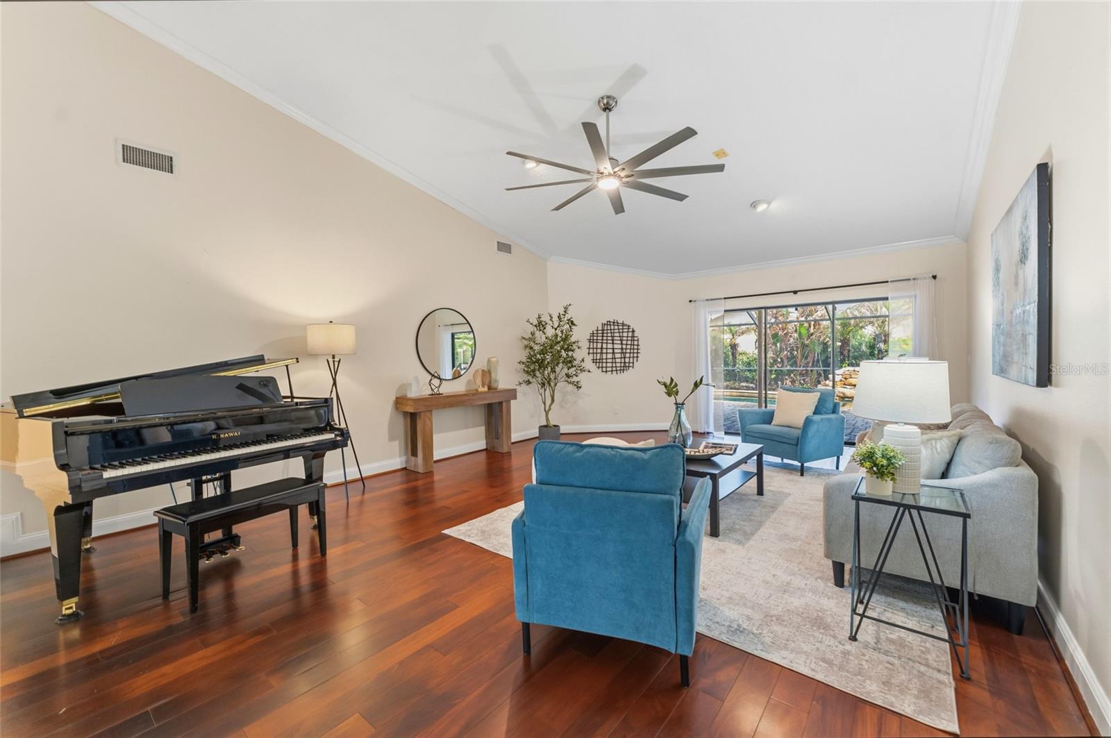 8701 TANTALLON CIR, TAMPA, FL, 33647