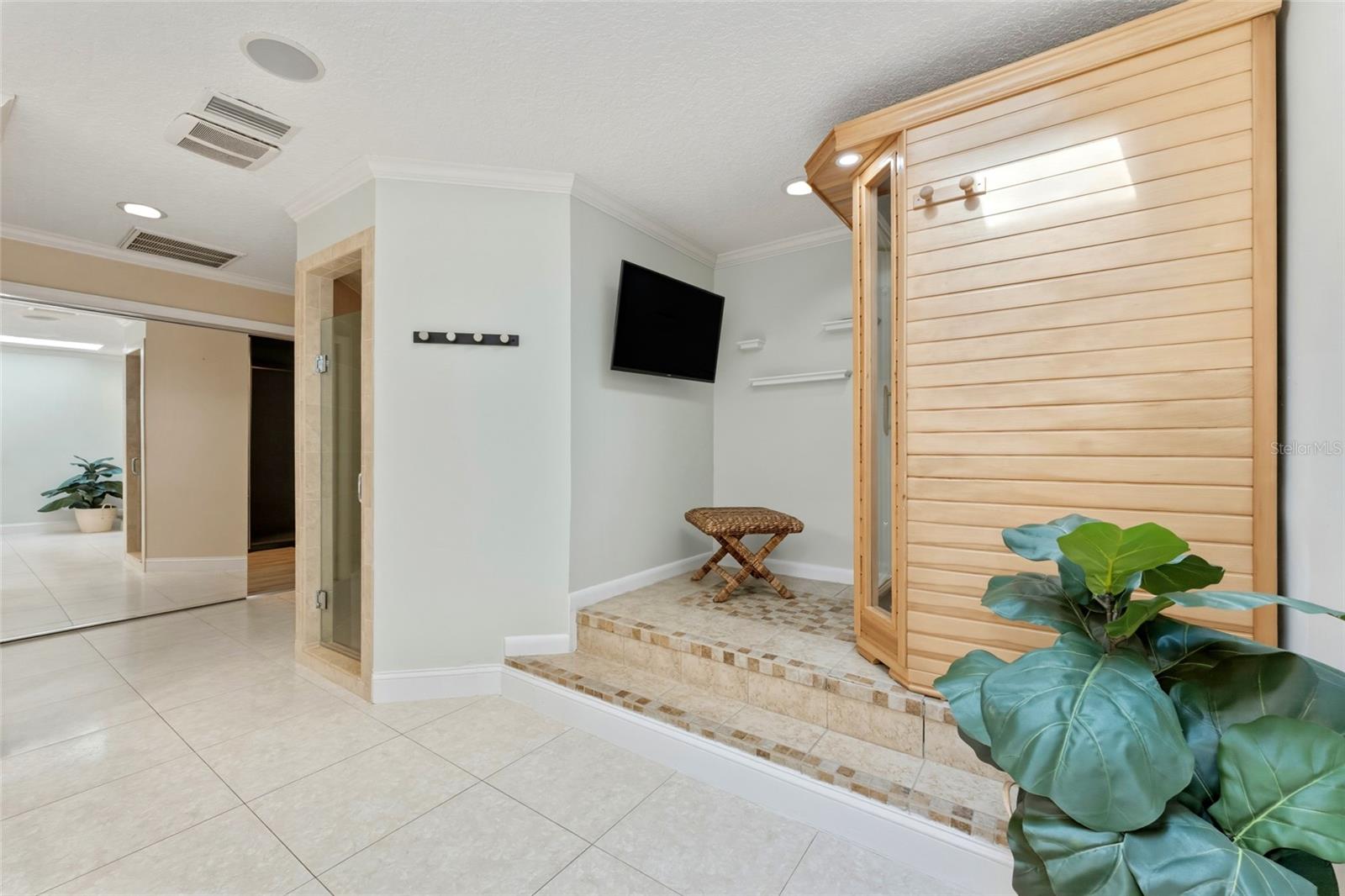 8701 TANTALLON CIR, TAMPA, FL, 33647