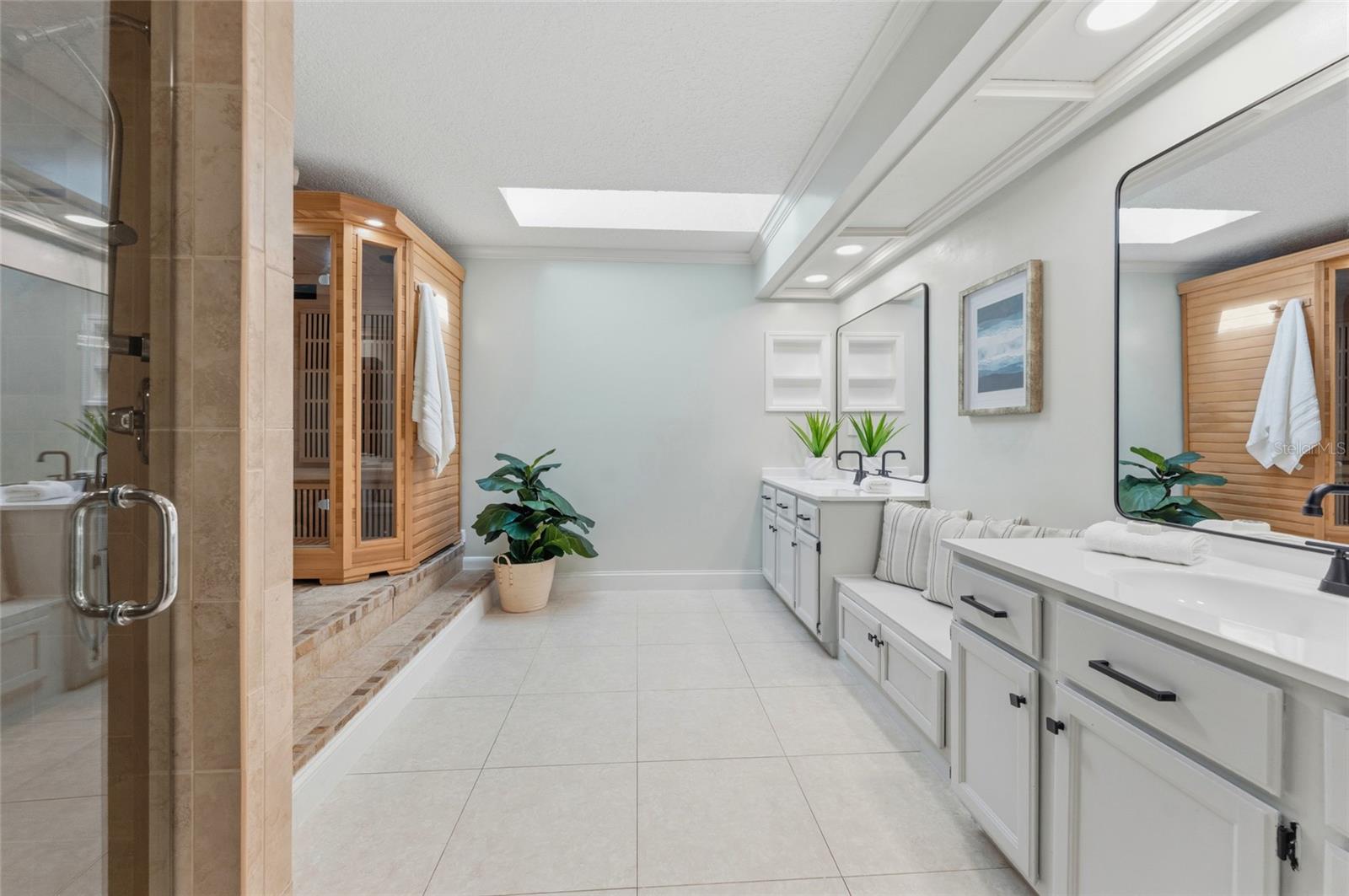 8701 TANTALLON CIR, TAMPA, FL, 33647