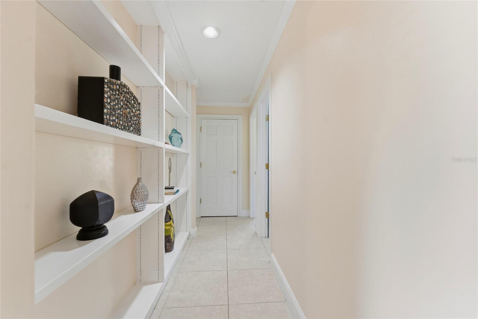 8701 TANTALLON CIR, TAMPA, FL, 33647