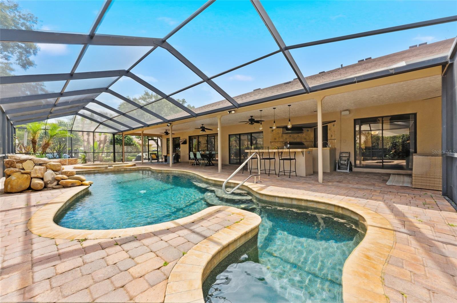 8701 TANTALLON CIR, TAMPA, FL, 33647