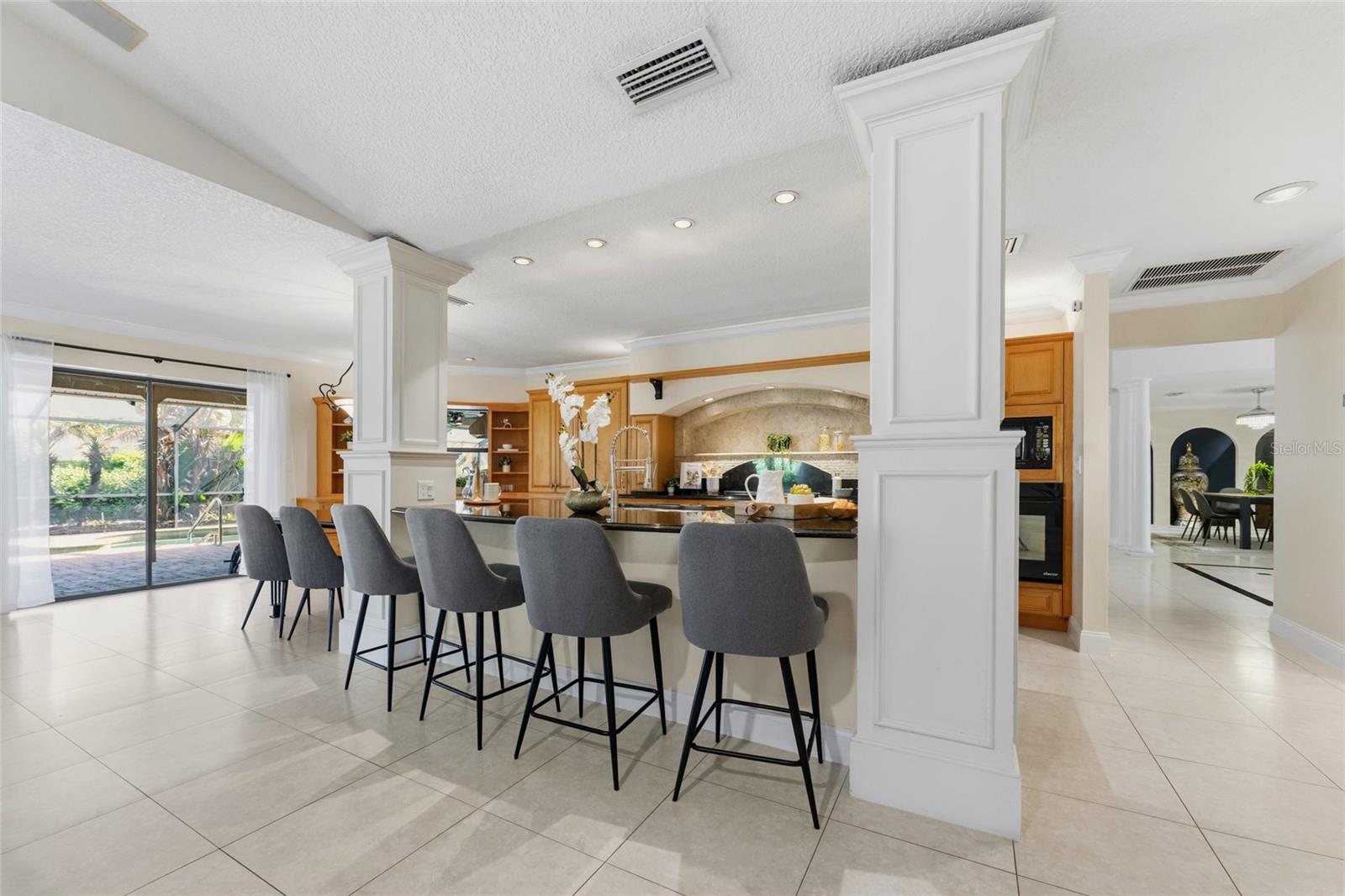 8701 TANTALLON CIR, TAMPA, FL, 33647