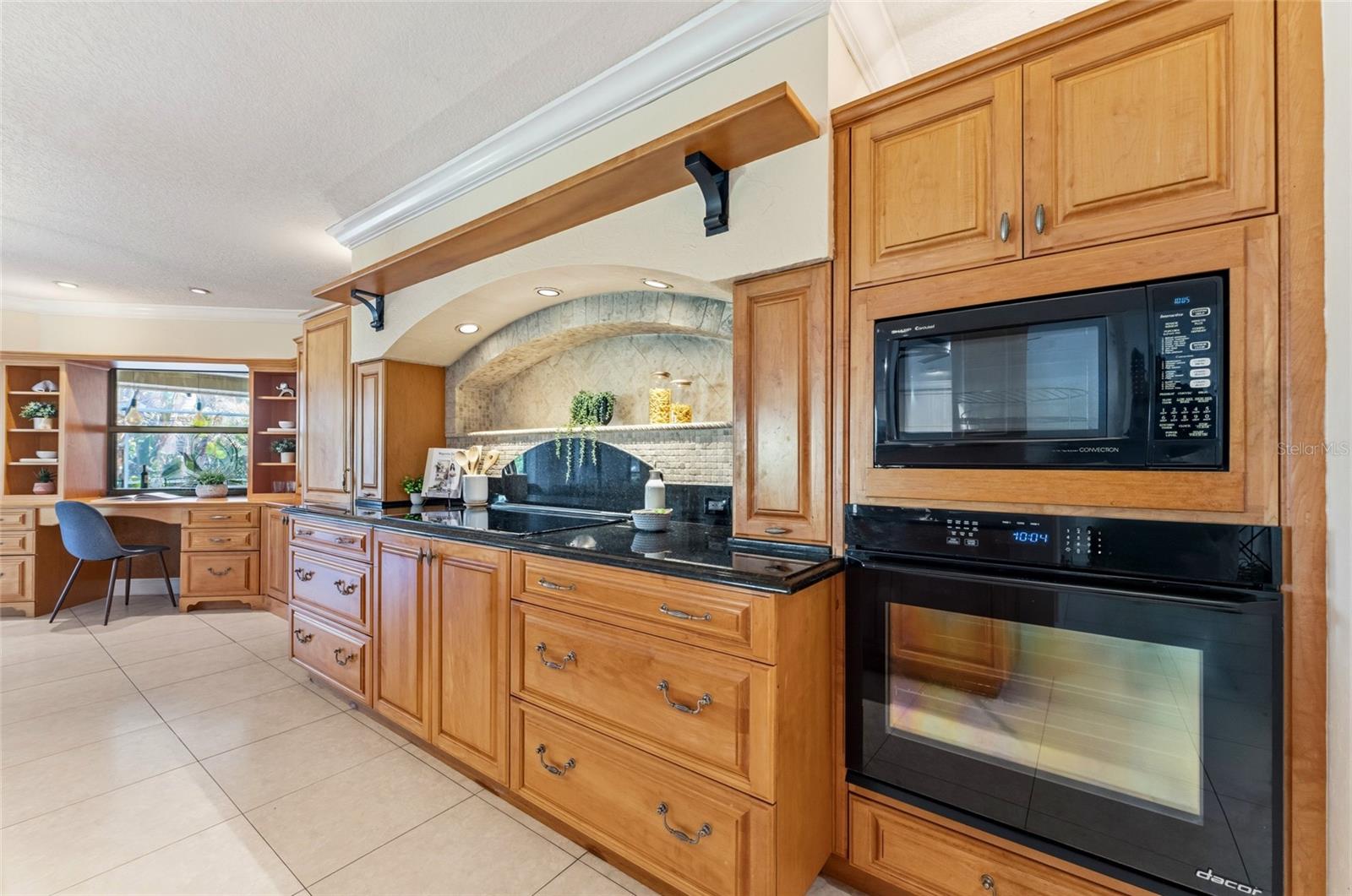 8701 TANTALLON CIR, TAMPA, FL, 33647