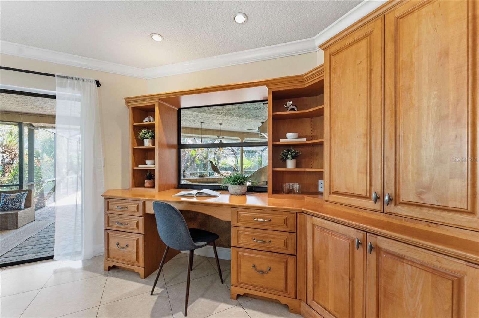 8701 TANTALLON CIR, TAMPA, FL, 33647