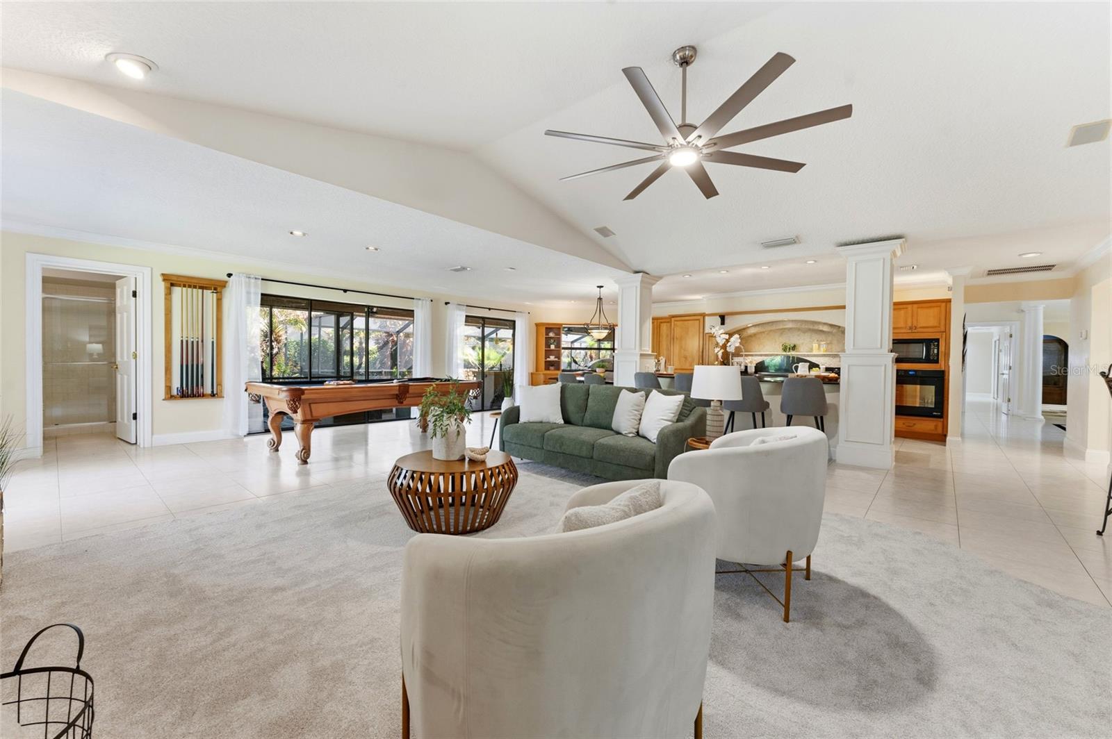 8701 TANTALLON CIR, TAMPA, FL, 33647