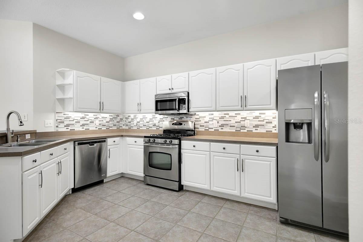 15715 PHOEBEPARK AVE, LITHIA, FL, 33547