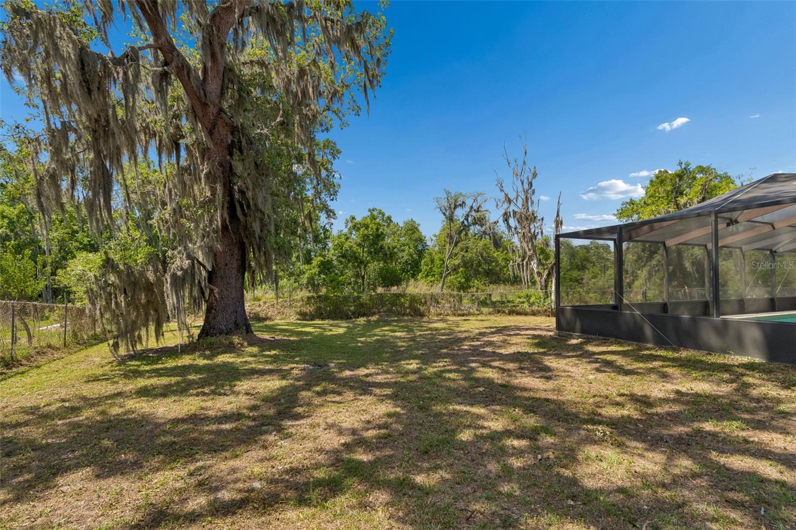 212 CRYSTAL LAKE RD, LUTZ, FL, 33548