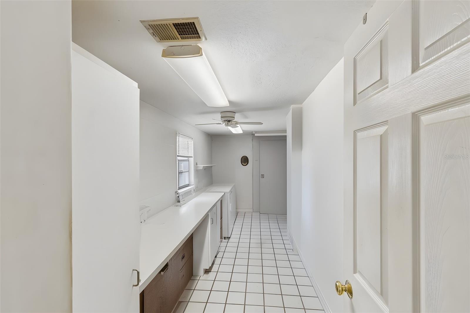 212 CRYSTAL LAKE RD, LUTZ, FL, 33548