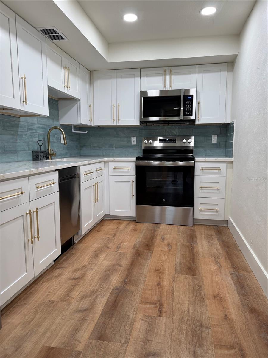 1001 77TH AVE N #102, ST PETERSBURG, FL, 33703