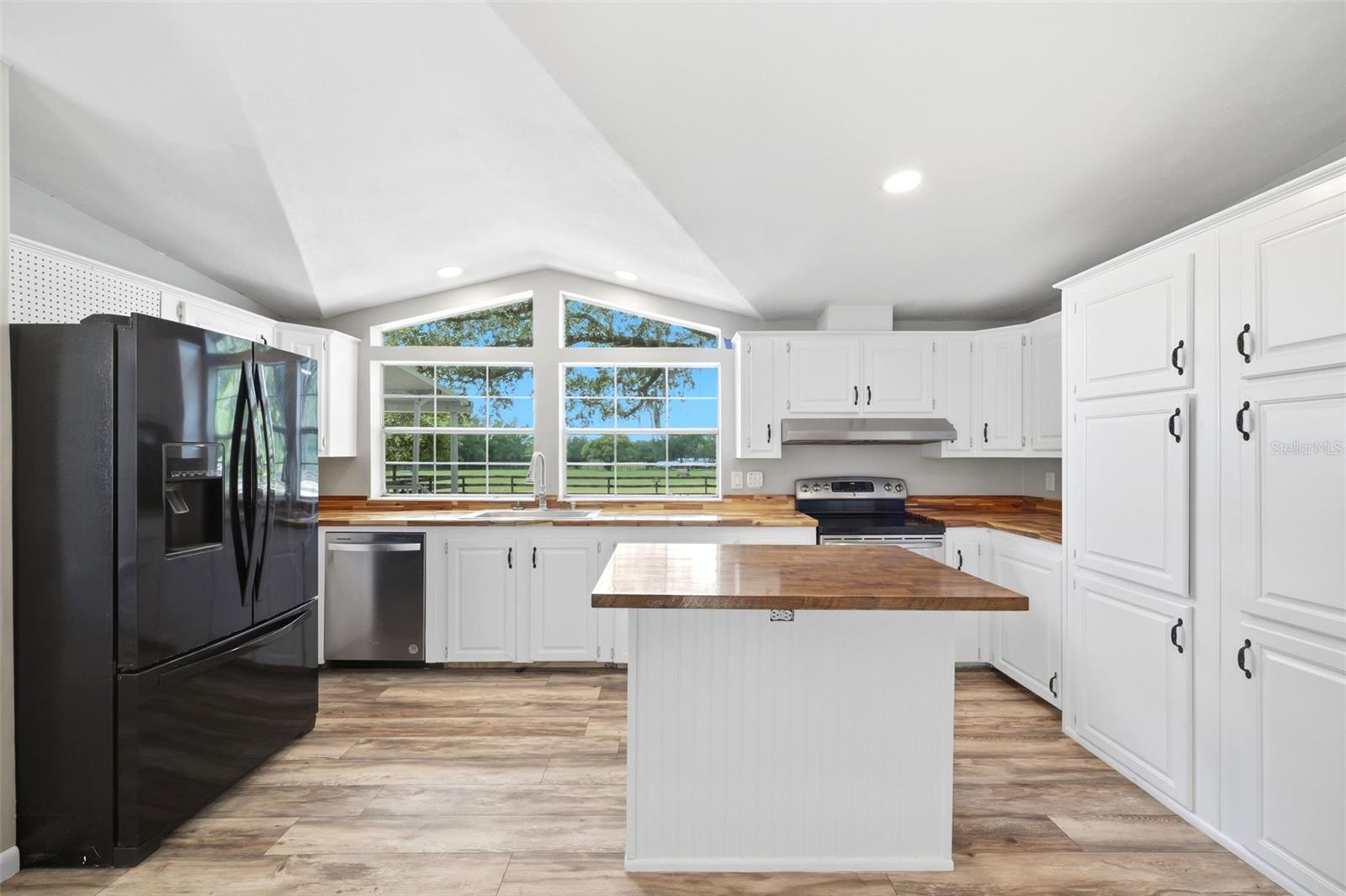 8606 BOYT RD, ZEPHYRHILLS, FL, 33540