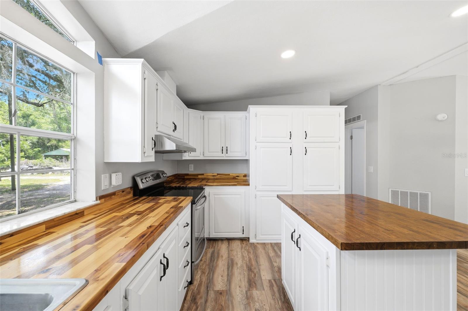 8606 BOYT RD, ZEPHYRHILLS, FL, 33540