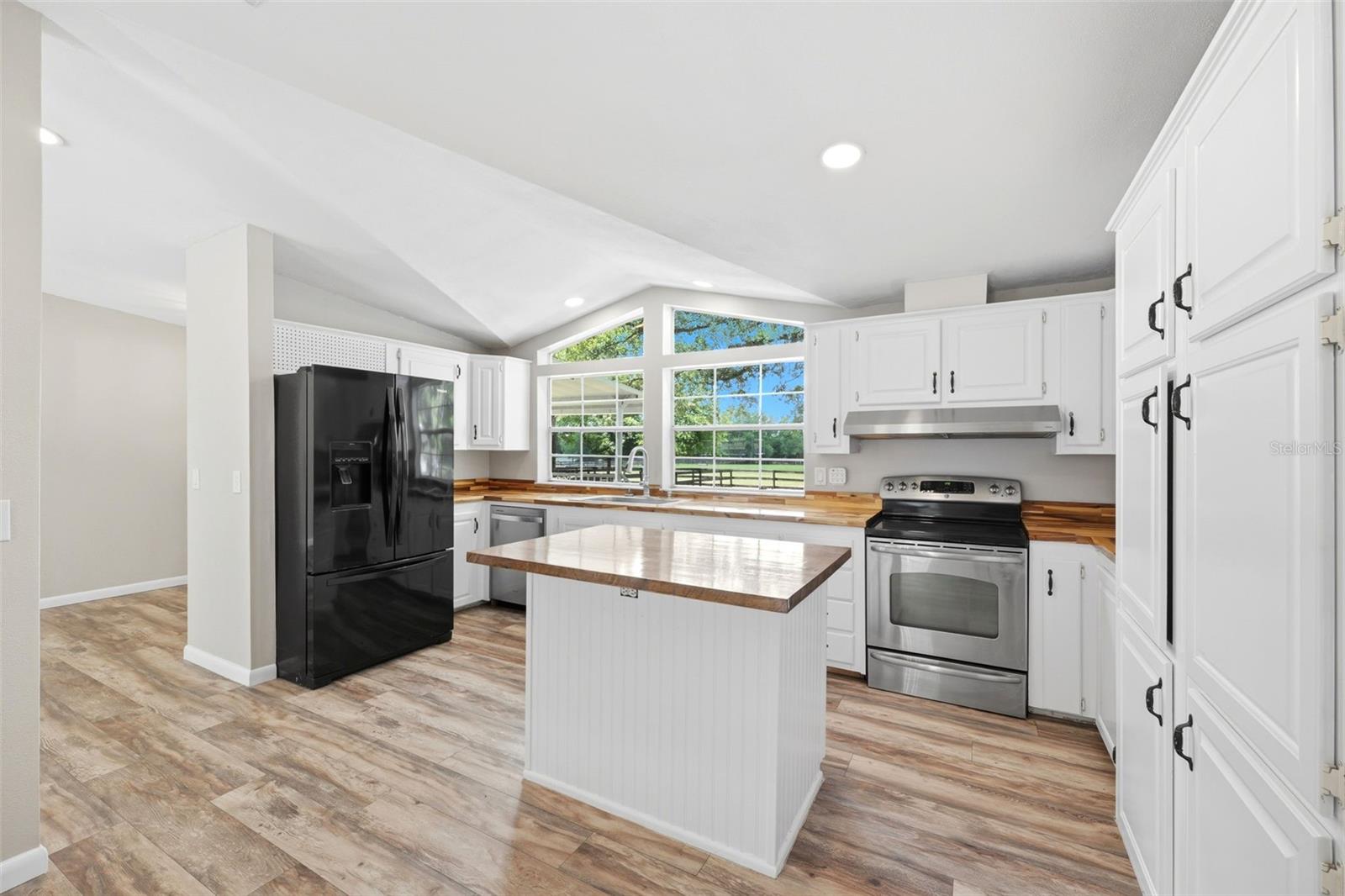 8606 BOYT RD, ZEPHYRHILLS, FL, 33540