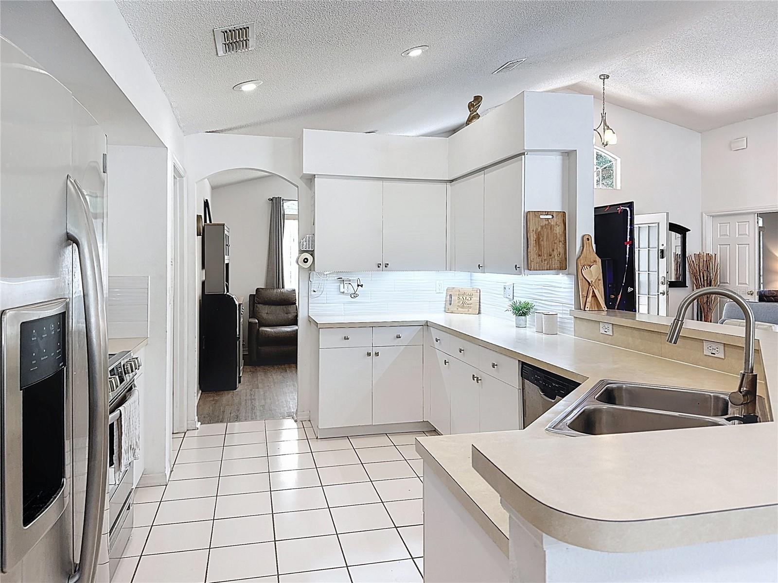 566 MONTANA AVE, DAVENPORT, FL, 33897