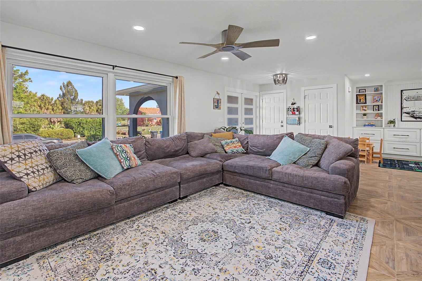 910 EAGLE LN, APOLLO BEACH, FL, 33572