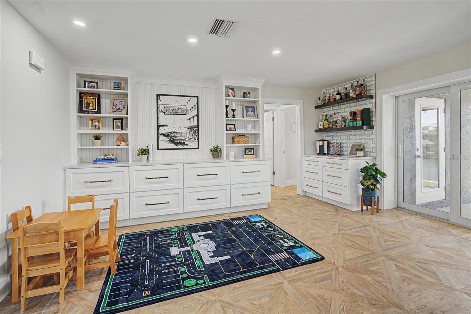 910 EAGLE LN, APOLLO BEACH, FL, 33572