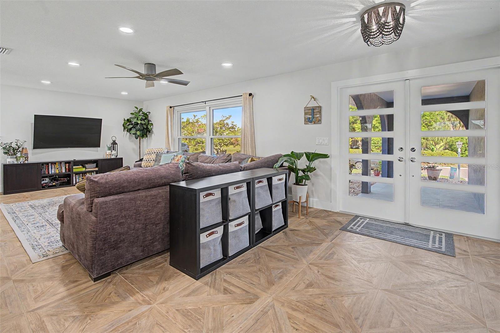 910 EAGLE LN, APOLLO BEACH, FL, 33572