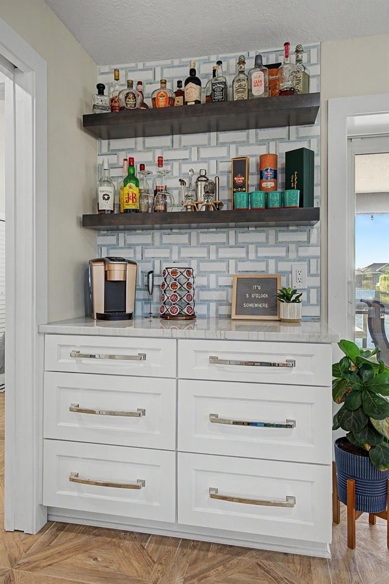 910 EAGLE LN, APOLLO BEACH, FL, 33572