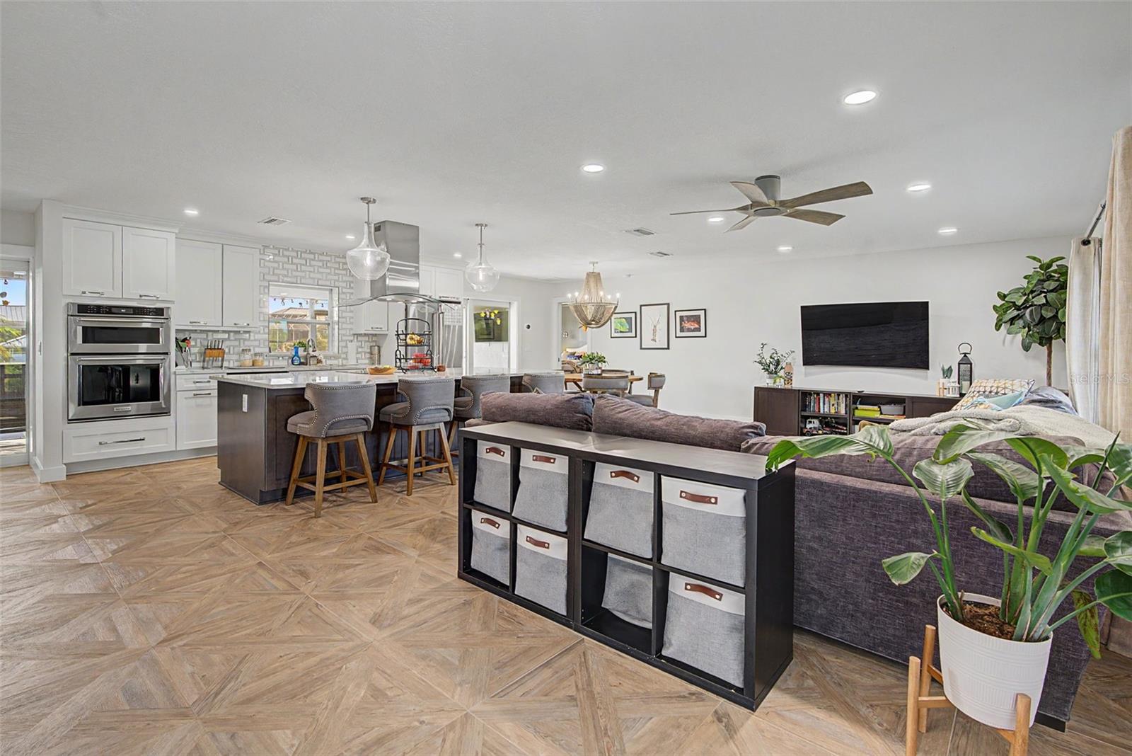 910 EAGLE LN, APOLLO BEACH, FL, 33572