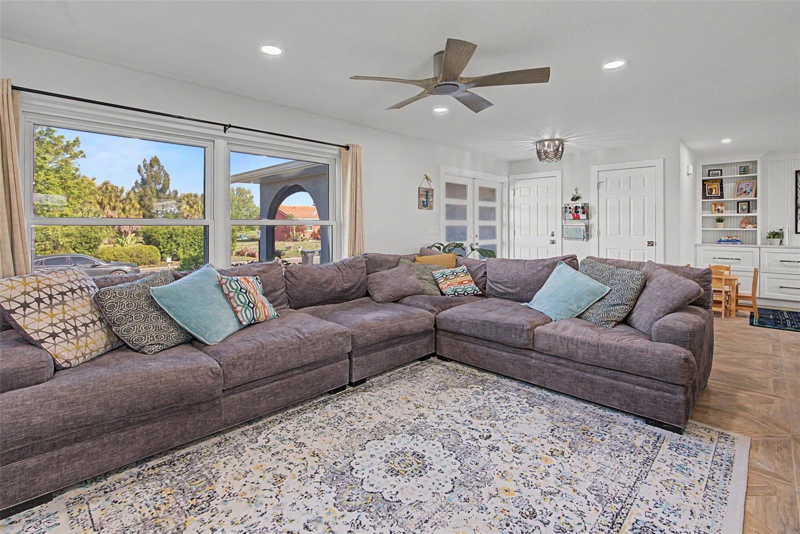 910 EAGLE LN, APOLLO BEACH, FL, 33572