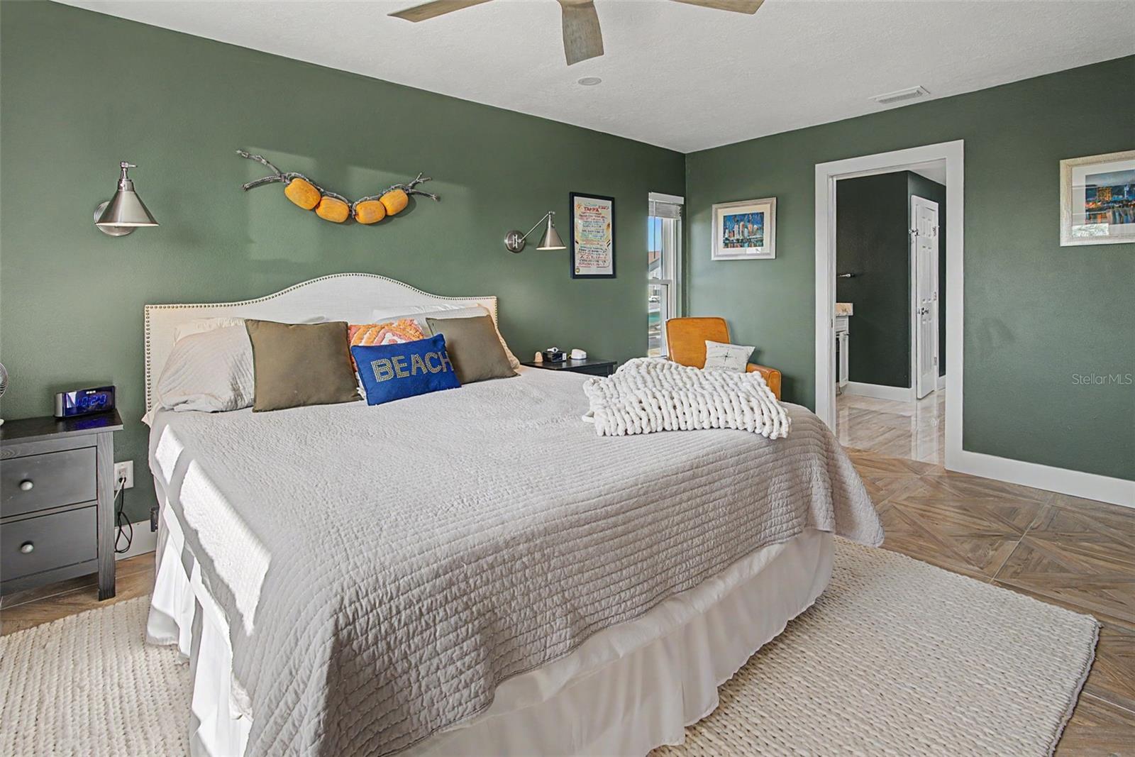 910 EAGLE LN, APOLLO BEACH, FL, 33572