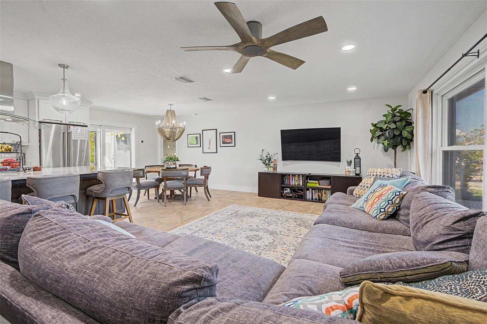 910 EAGLE LN, APOLLO BEACH, FL, 33572