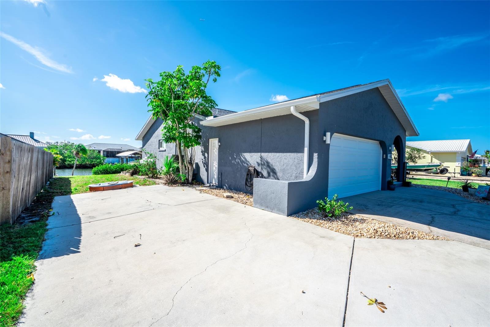 910 EAGLE LN, APOLLO BEACH, FL, 33572