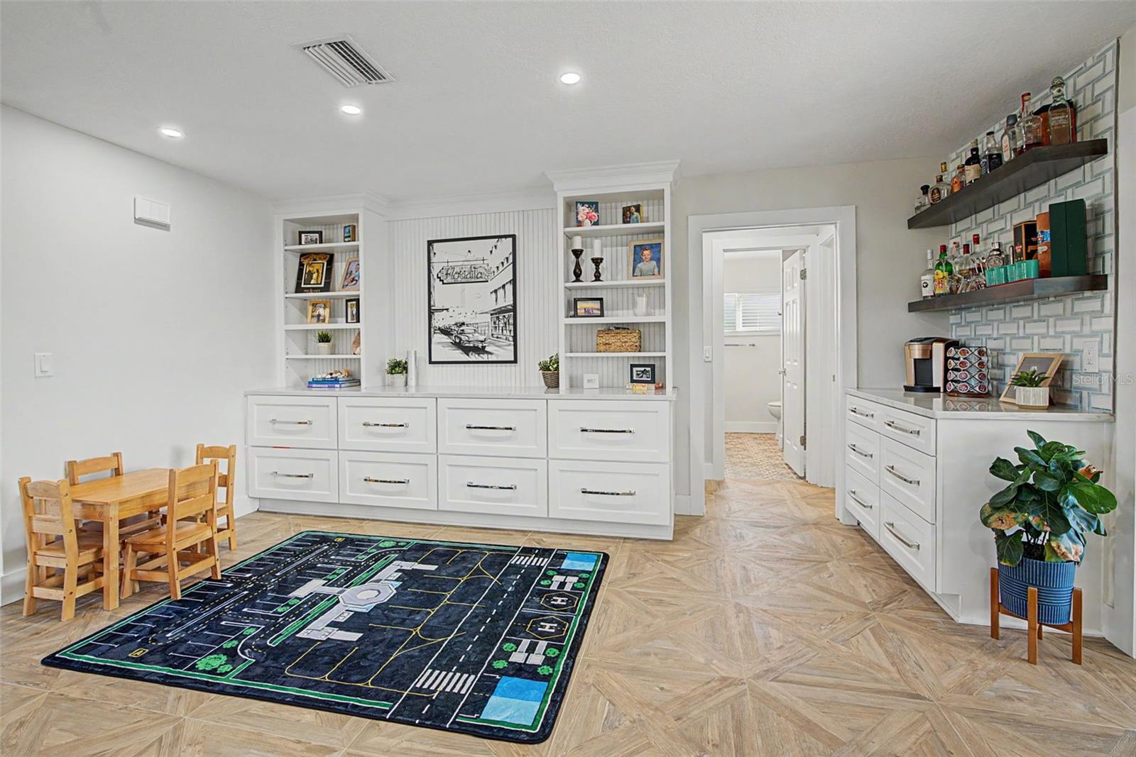 910 EAGLE LN, APOLLO BEACH, FL, 33572