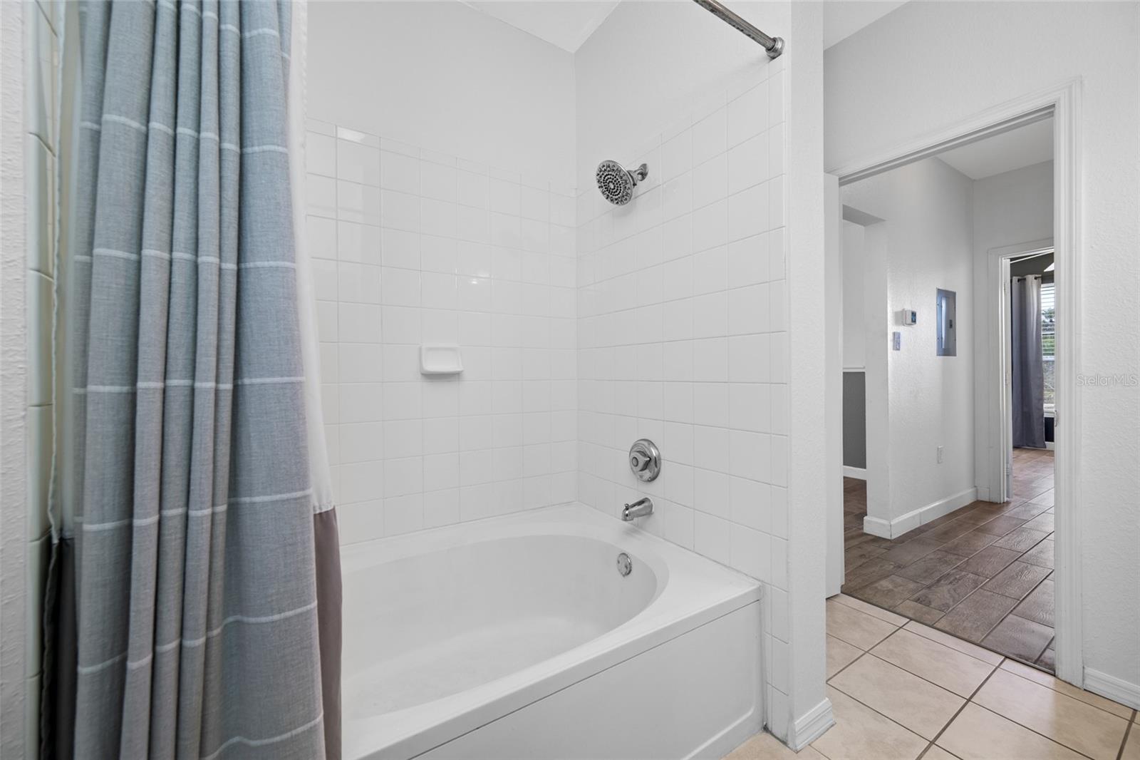 5000 CULBREATH KEY WAY #1-201, TAMPA, FL, 33611