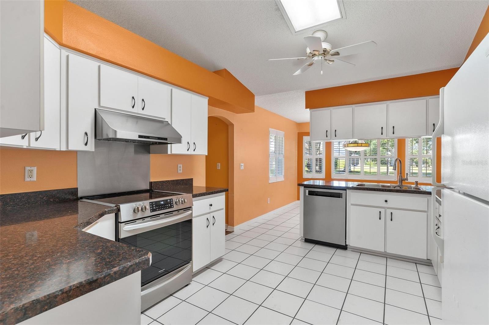 21905 KING ALFRED ST, LEESBURG, FL, 34748