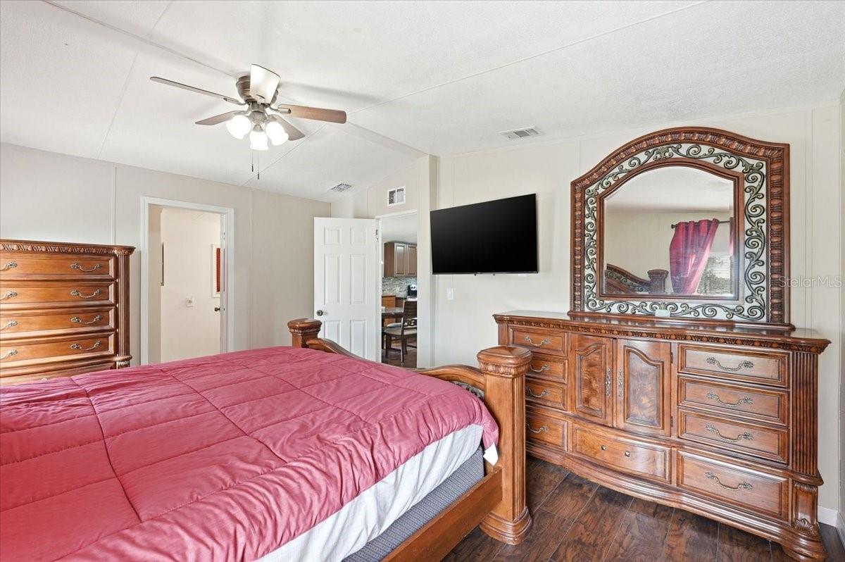 1020 98 W, FROSTPROOF, FL, 33843