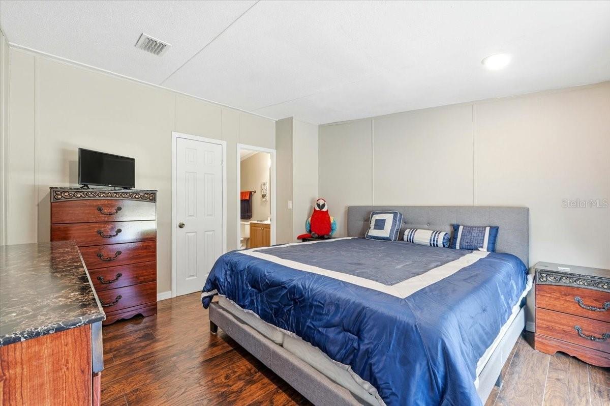 1020 98 W, FROSTPROOF, FL, 33843