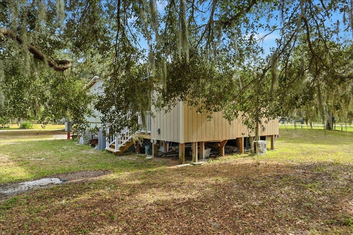1020 98 W, FROSTPROOF, FL, 33843