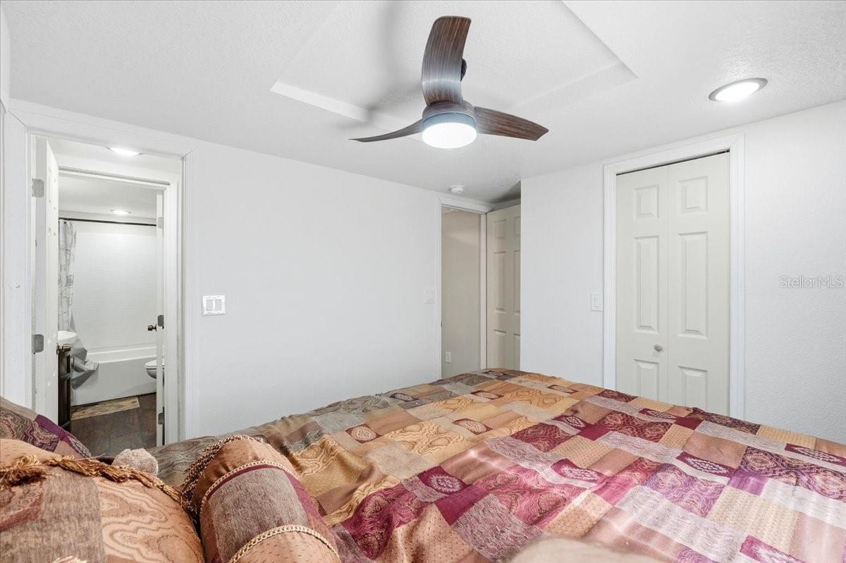 1020 98 W, FROSTPROOF, FL, 33843