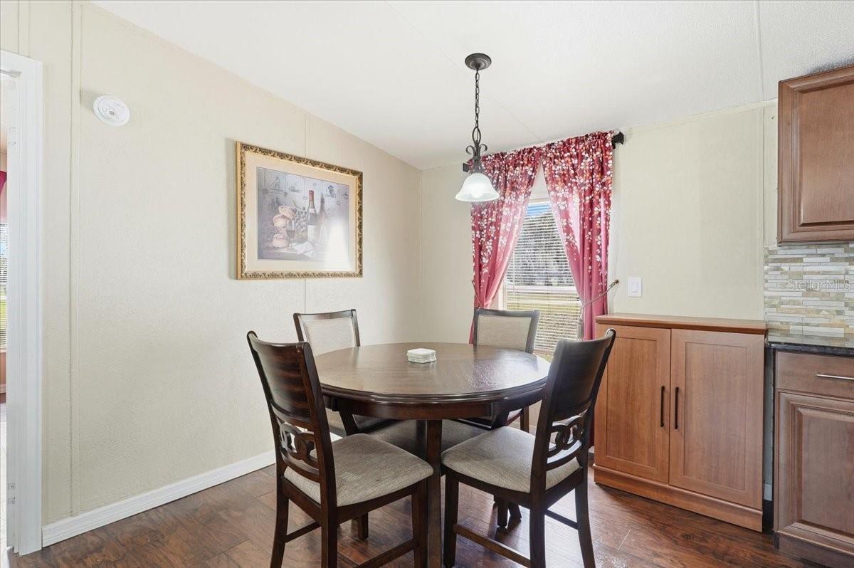 1020 98 W, FROSTPROOF, FL, 33843