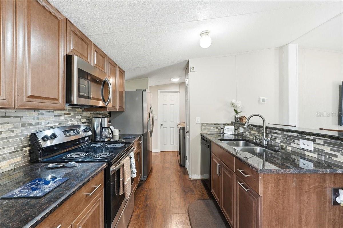 1020 98 W, FROSTPROOF, FL, 33843