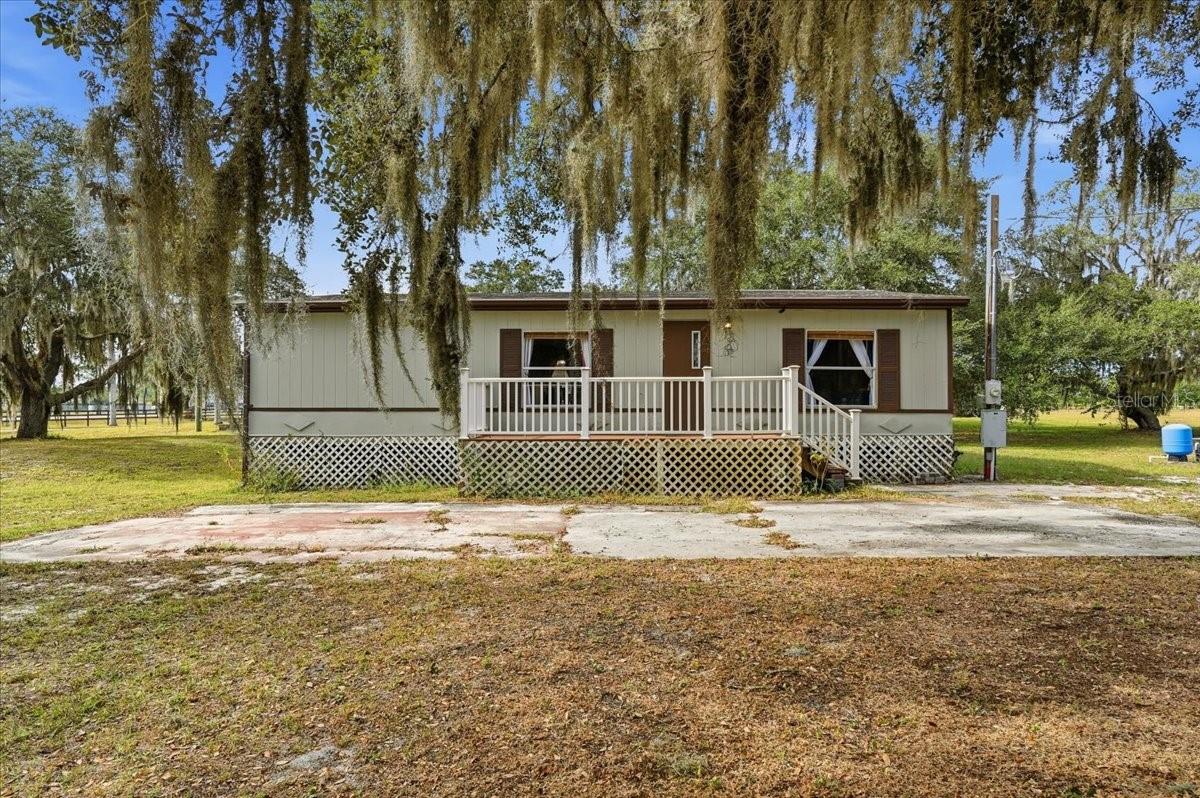 1020 98 W, FROSTPROOF, FL, 33843